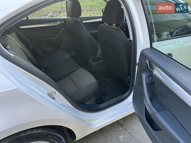 Білий Шкода Октавія, об'ємом двигуна 1.6 л та пробігом 120 тис. км за 12800 $, фото 24 на Automoto.ua