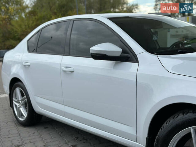 Білий Шкода Октавія, об'ємом двигуна 2 л та пробігом 265 тис. км за 11850 $, фото 10 на Automoto.ua