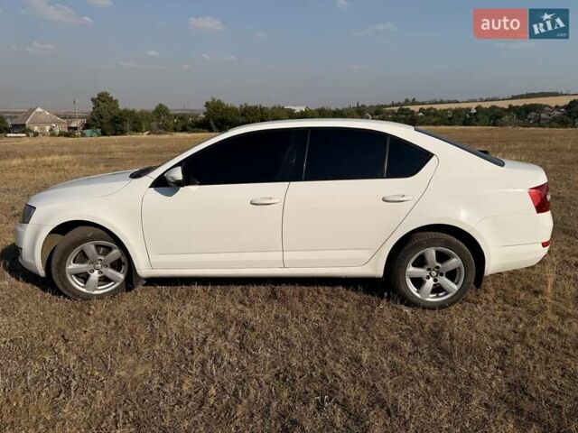 Белый Шкода Октавия, объемом двигателя 1.4 л и пробегом 136 тыс. км за 12000 $, фото 2 на Automoto.ua