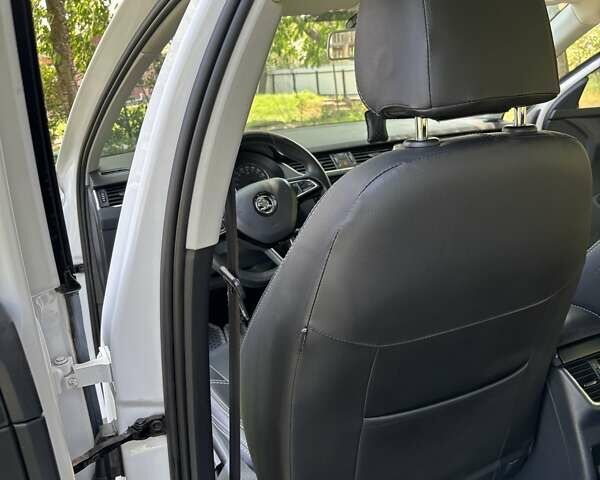 Белый Шкода Октавия, объемом двигателя 1.4 л и пробегом 187 тыс. км за 12500 $, фото 28 на Automoto.ua