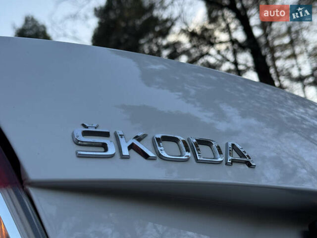 Белый Шкода Октавия, объемом двигателя 1.6 л и пробегом 207 тыс. км за 10499 $, фото 64 на Automoto.ua