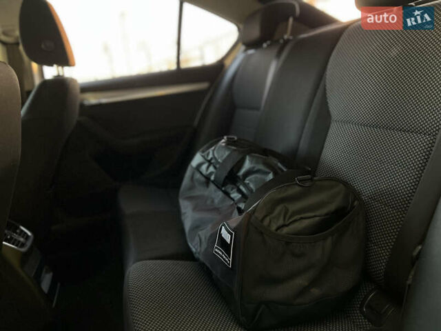 Белый Шкода Октавия, объемом двигателя 1.8 л и пробегом 159 тыс. км за 12500 $, фото 11 на Automoto.ua