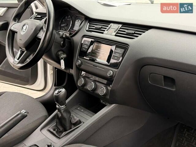 Білий Шкода Октавія, об'ємом двигуна 1.2 л та пробігом 270 тис. км за 8790 $, фото 19 на Automoto.ua