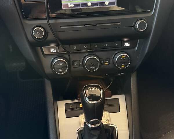 Белый Шкода Октавия, объемом двигателя 1.4 л и пробегом 136 тыс. км за 12000 $, фото 7 на Automoto.ua