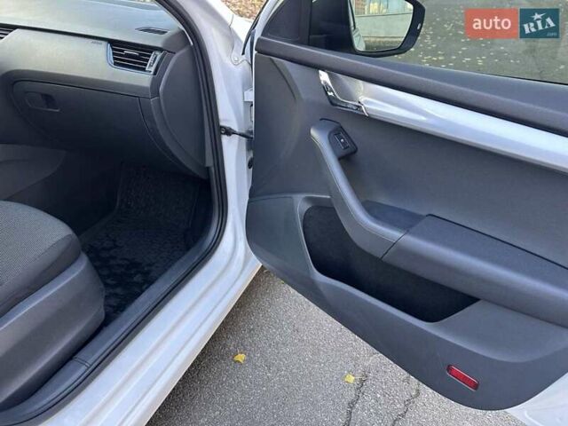 Білий Шкода Октавія, об'ємом двигуна 1.6 л та пробігом 120 тис. км за 12800 $, фото 20 на Automoto.ua