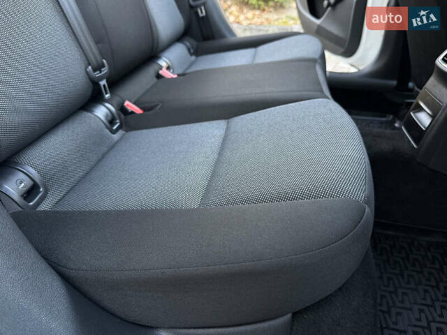 Белый Шкода Октавия, объемом двигателя 1.6 л и пробегом 207 тыс. км за 10499 $, фото 123 на Automoto.ua