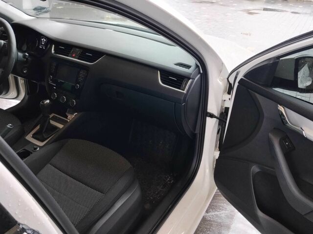 Білий Шкода Октавія, об'ємом двигуна 1.6 л та пробігом 238 тис. км за 10000 $, фото 13 на Automoto.ua