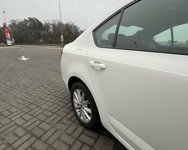 Белый Шкода Октавия, объемом двигателя 1.6 л и пробегом 350 тыс. км за 10600 $, фото 10 на Automoto.ua