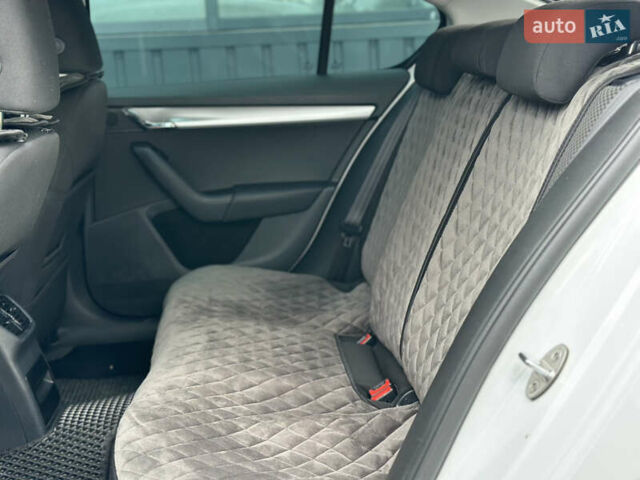 Білий Шкода Октавія, об'ємом двигуна 2 л та пробігом 265 тис. км за 11850 $, фото 60 на Automoto.ua