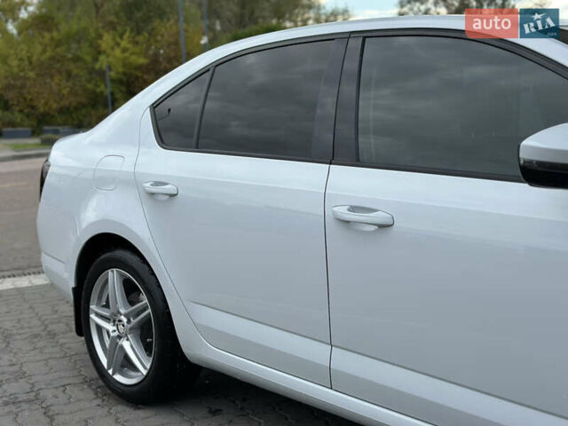 Білий Шкода Октавія, об'ємом двигуна 2 л та пробігом 265 тис. км за 11850 $, фото 11 на Automoto.ua