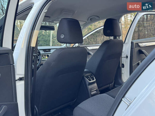 Белый Шкода Октавия, объемом двигателя 1.6 л и пробегом 207 тыс. км за 10499 $, фото 114 на Automoto.ua