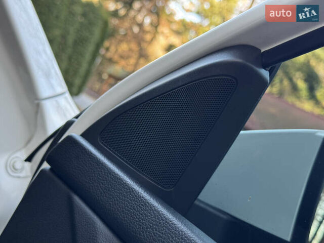 Белый Шкода Октавия, объемом двигателя 1.6 л и пробегом 207 тыс. км за 10499 $, фото 99 на Automoto.ua