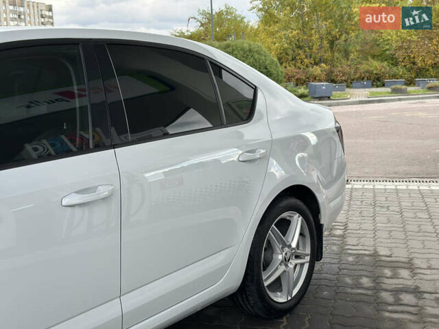 Білий Шкода Октавія, об'ємом двигуна 2 л та пробігом 265 тис. км за 11850 $, фото 23 на Automoto.ua