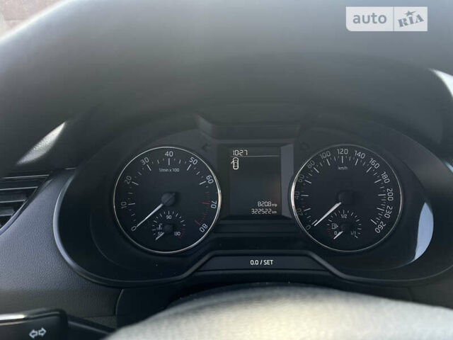 Белый Шкода Октавия, объемом двигателя 1.2 л и пробегом 322 тыс. км за 8300 $, фото 1 на Automoto.ua