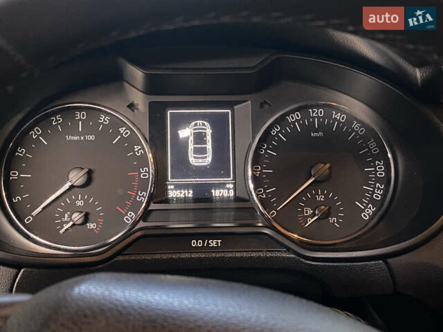 Білий Шкода Октавія, об'ємом двигуна 1.6 л та пробігом 330 тис. км за 10900 $, фото 6 на Automoto.ua