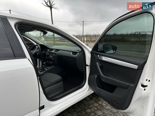 Білий Шкода Октавія, об'ємом двигуна 1.8 л та пробігом 190 тис. км за 12000 $, фото 14 на Automoto.ua