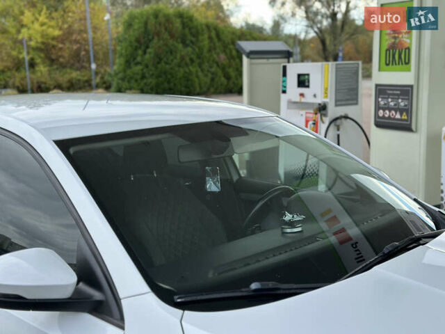 Білий Шкода Октавія, об'ємом двигуна 2 л та пробігом 265 тис. км за 11850 $, фото 13 на Automoto.ua