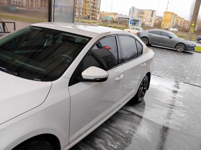 Білий Шкода Октавія, об'ємом двигуна 1.6 л та пробігом 238 тис. км за 10000 $, фото 3 на Automoto.ua