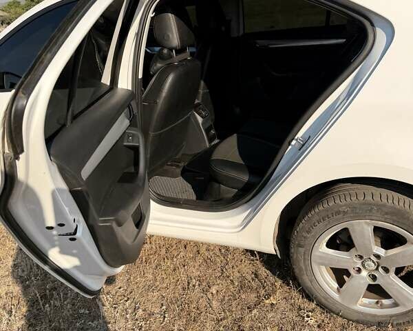 Белый Шкода Октавия, объемом двигателя 1.4 л и пробегом 136 тыс. км за 12000 $, фото 12 на Automoto.ua