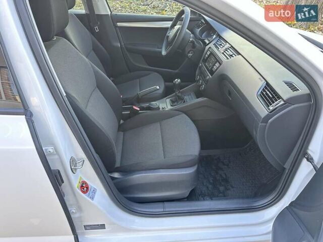 Білий Шкода Октавія, об'ємом двигуна 1.6 л та пробігом 120 тис. км за 12800 $, фото 22 на Automoto.ua