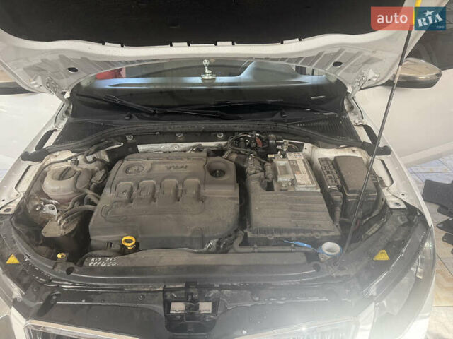 Шкода Октавия 2016 в Николаеве на Automoto.ua Белый Шкода Октавия, объемом двигателя 1.6 л и пробегом 262 тыс. км за 10500 $, фото 1 на Automoto.ua
