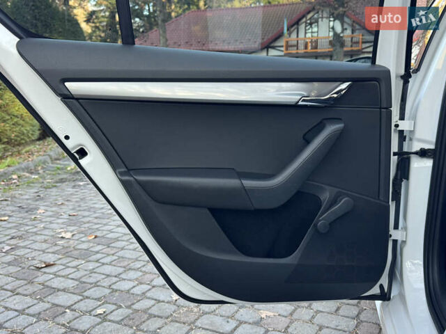 Белый Шкода Октавия, объемом двигателя 1.6 л и пробегом 207 тыс. км за 10499 $, фото 112 на Automoto.ua