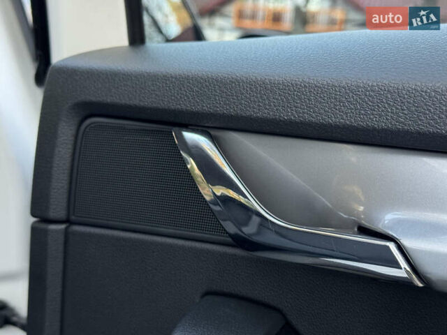 Белый Шкода Октавия, объемом двигателя 1.6 л и пробегом 207 тыс. км за 10499 $, фото 121 на Automoto.ua