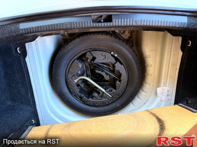 Белый Шкода Октавия, объемом двигателя 1.4 л и пробегом 135 тыс. км за 13000 $, фото 3 на Automoto.ua