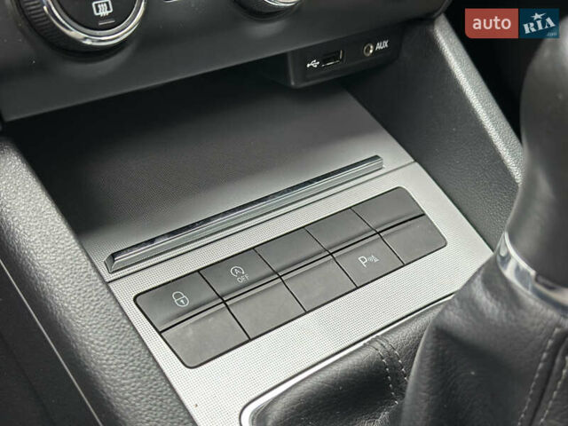 Білий Шкода Октавія, об'ємом двигуна 2 л та пробігом 265 тис. км за 11850 $, фото 56 на Automoto.ua