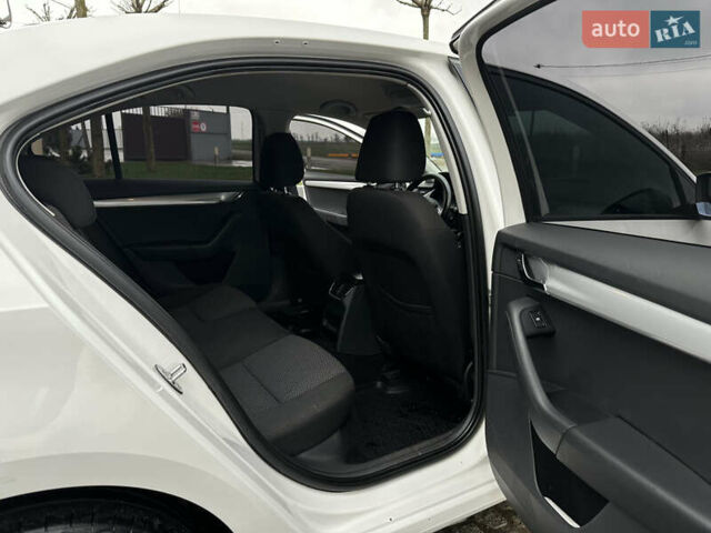Білий Шкода Октавія, об'ємом двигуна 1.8 л та пробігом 190 тис. км за 12000 $, фото 13 на Automoto.ua
