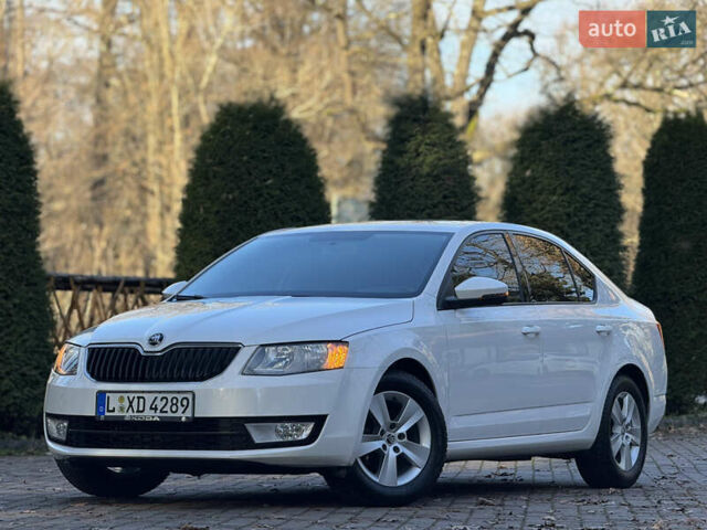 Белый Шкода Октавия, объемом двигателя 1.6 л и пробегом 207 тыс. км за 10499 $, фото 2 на Automoto.ua