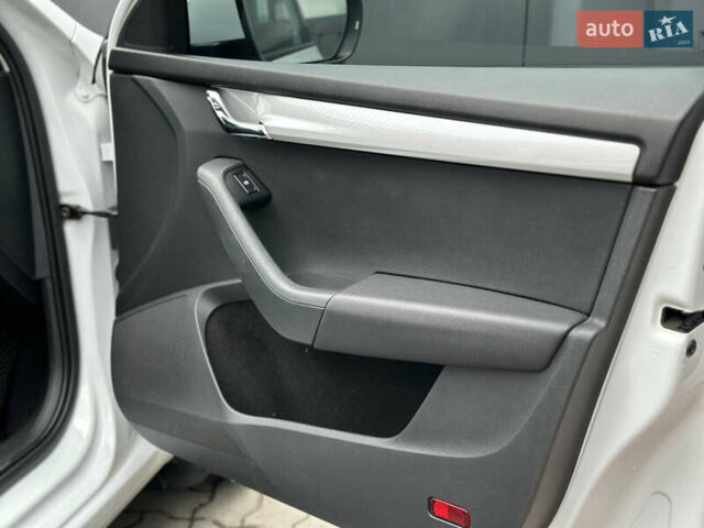 Білий Шкода Октавія, об'ємом двигуна 2 л та пробігом 265 тис. км за 11850 $, фото 61 на Automoto.ua