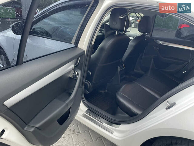 Белый Шкода Октавия, объемом двигателя 1.6 л и пробегом 175 тыс. км за 16000 $, фото 24 на Automoto.ua