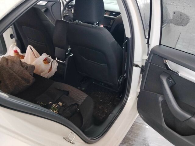 Білий Шкода Октавія, об'ємом двигуна 1.6 л та пробігом 238 тис. км за 10000 $, фото 16 на Automoto.ua