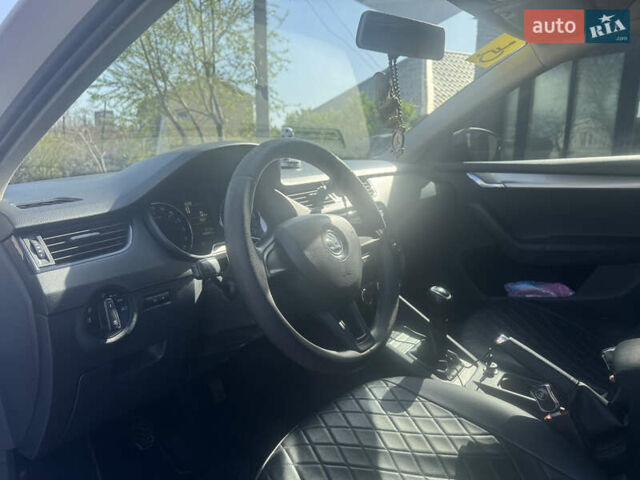 Шкода Октавия 2016 в Николаеве на Automoto.ua Белый Шкода Октавия, объемом двигателя 1.6 л и пробегом 262 тыс. км за 10500 $, фото 7 на Automoto.ua