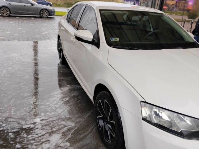 Білий Шкода Октавія, об'ємом двигуна 1.6 л та пробігом 238 тис. км за 10000 $, фото 12 на Automoto.ua
