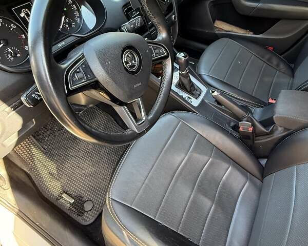 Белый Шкода Октавия, объемом двигателя 1.4 л и пробегом 136 тыс. км за 12000 $, фото 5 на Automoto.ua