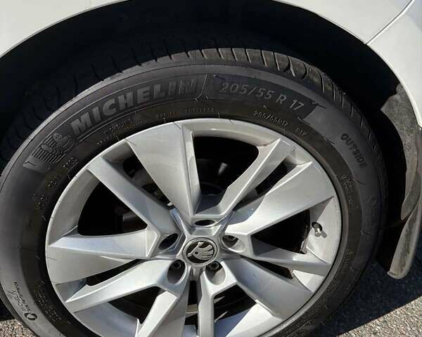 Шкода Октавия 2016 в Одессе на Automoto.ua Белый Шкода Октавия, объемом двигателя 1.4 л и пробегом 330 тыс. км за 7800 $, фото 4 на Automoto.ua