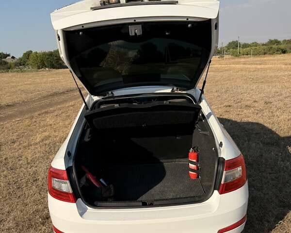 Белый Шкода Октавия, объемом двигателя 1.4 л и пробегом 136 тыс. км за 12000 $, фото 9 на Automoto.ua