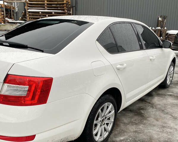 Белый Шкода Октавия, объемом двигателя 1.4 л и пробегом 340 тыс. км за 9800 $, фото 3 на Automoto.ua