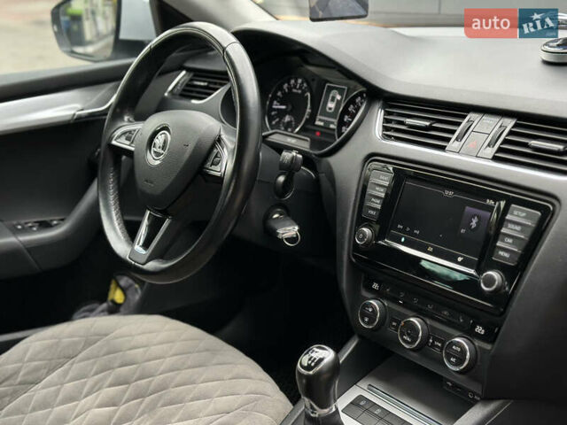 Білий Шкода Октавія, об'ємом двигуна 2 л та пробігом 265 тис. км за 11850 $, фото 65 на Automoto.ua