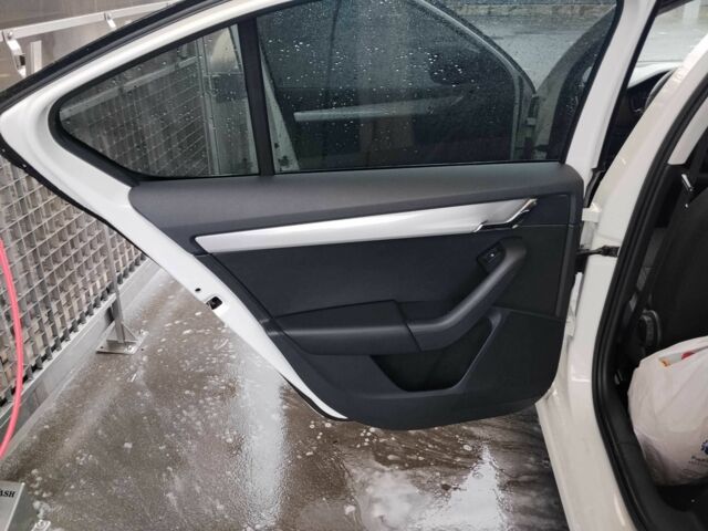 Білий Шкода Октавія, об'ємом двигуна 1.6 л та пробігом 238 тис. км за 10000 $, фото 17 на Automoto.ua