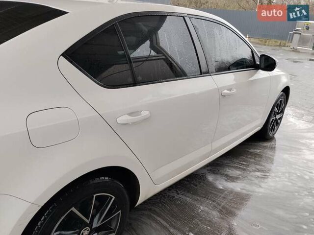 Білий Шкода Октавія, об'ємом двигуна 1.6 л та пробігом 230 тис. км за 10000 $, фото 9 на Automoto.ua