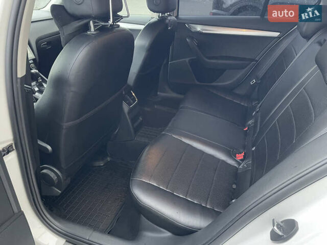 Белый Шкода Октавия, объемом двигателя 1.6 л и пробегом 175 тыс. км за 16000 $, фото 23 на Automoto.ua