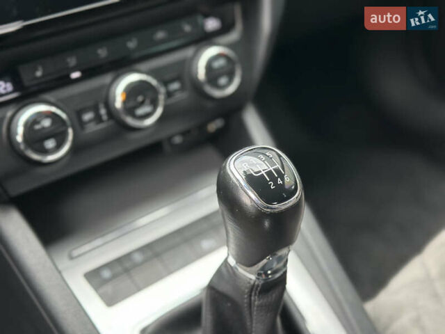 Білий Шкода Октавія, об'ємом двигуна 2 л та пробігом 265 тис. км за 11850 $, фото 57 на Automoto.ua