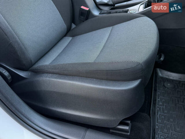 Белый Шкода Октавия, объемом двигателя 1.6 л и пробегом 207 тыс. км за 10499 $, фото 101 на Automoto.ua