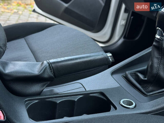 Белый Шкода Октавия, объемом двигателя 1.6 л и пробегом 207 тыс. км за 10499 $, фото 111 на Automoto.ua