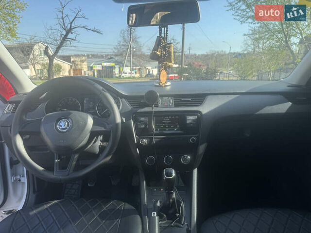 Шкода Октавия 2016 в Николаеве на Automoto.ua Белый Шкода Октавия, объемом двигателя 1.6 л и пробегом 262 тыс. км за 10500 $, фото 9 на Automoto.ua
