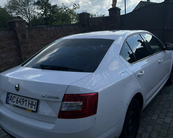 Белый Шкода Октавия, объемом двигателя 1.2 л и пробегом 322 тыс. км за 8300 $, фото 3 на Automoto.ua