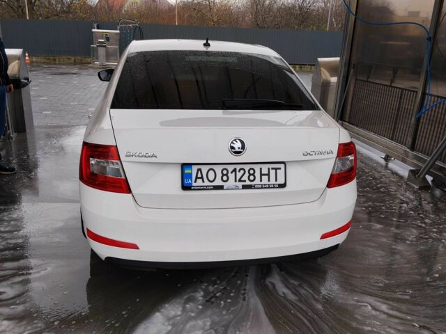 Білий Шкода Октавія, об'ємом двигуна 1.6 л та пробігом 238 тис. км за 10000 $, фото 6 на Automoto.ua